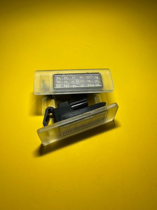 Q50 2pcs White LED License Plate light